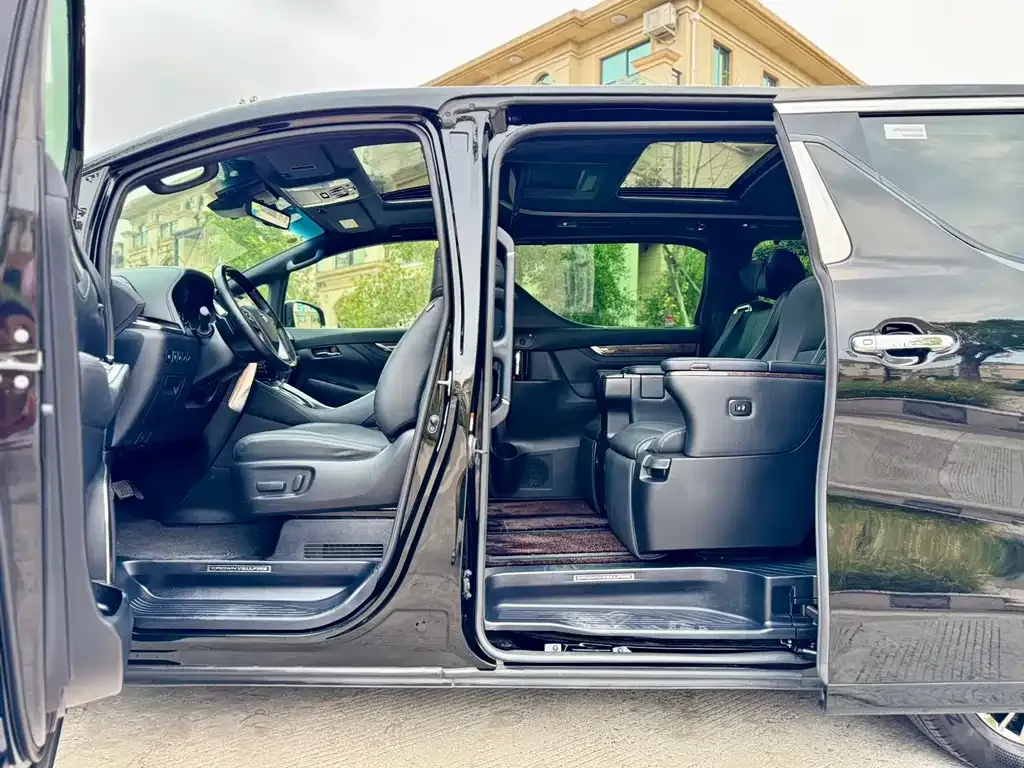 Toyota Vellfire 2023 из CN, фото 5