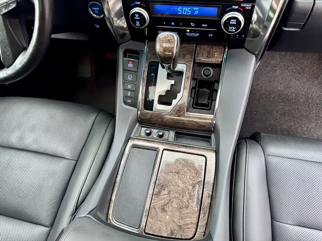 Toyota Vellfire 2023 из CN, фото 7
