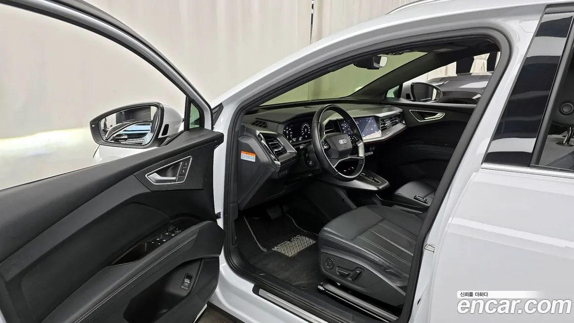 Audi Q4 e-tron — фото 10