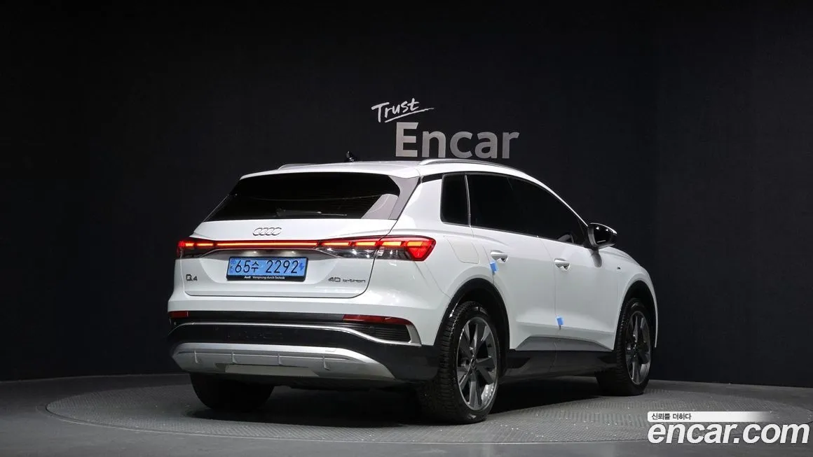 Audi Q4 e-tron — фото 2