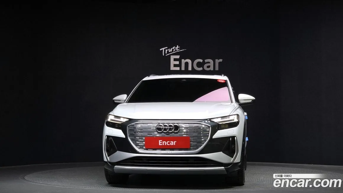 Audi Q4 e-tron — фото 3