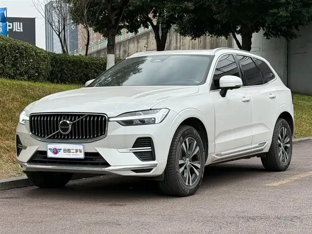 Volvo XC60 — фото 1