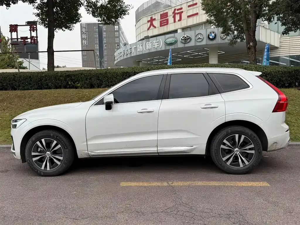 Volvo XC60 — фото 8