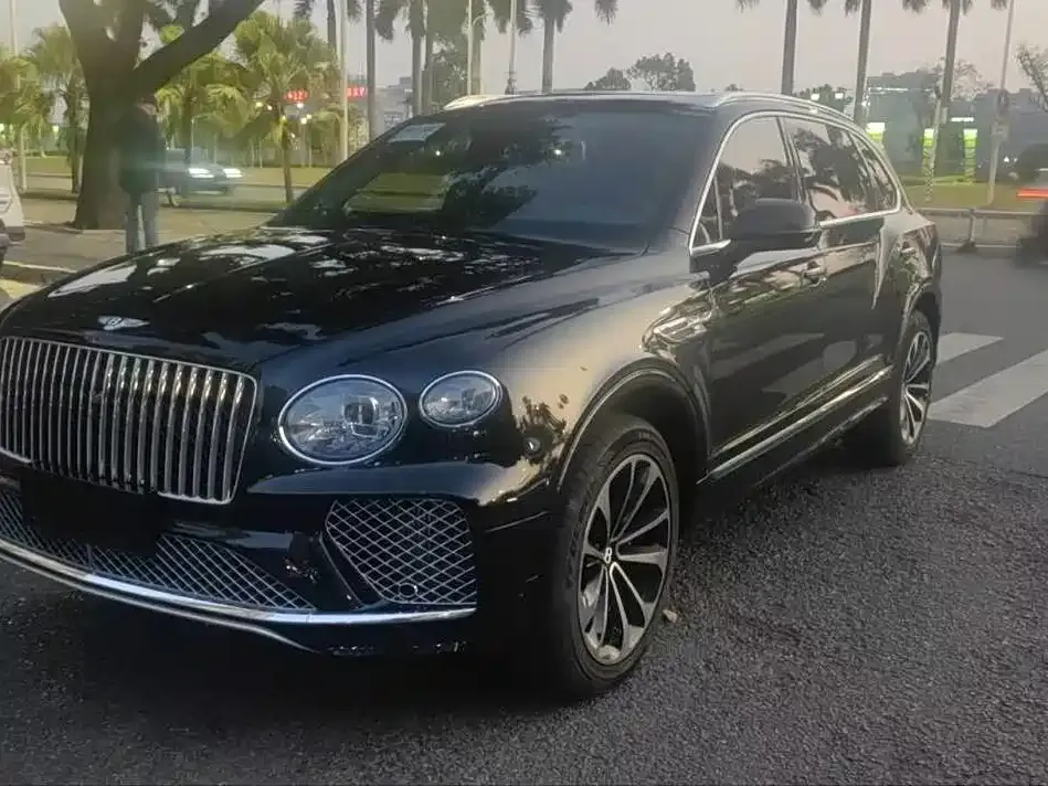 Bentley Bentayga 2023 из CN, фото 1