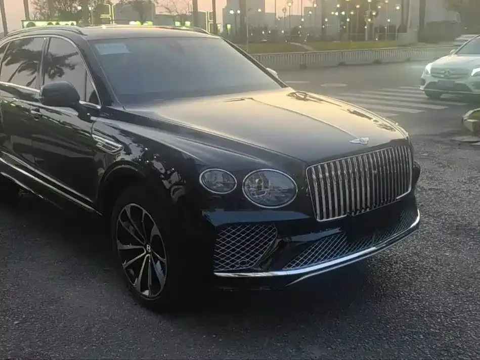 Bentley Bentayga 2023 из CN, фото 5