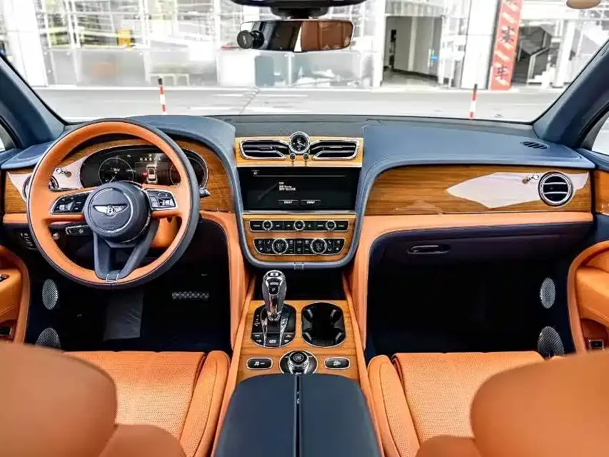 Bentley Bentayga 2023 из CN, фото 10