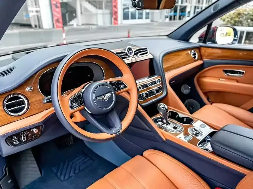 Bentley Bentayga 2023 из CN, фото 3