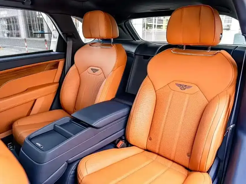 Bentley Bentayga 2023 из CN, фото 9