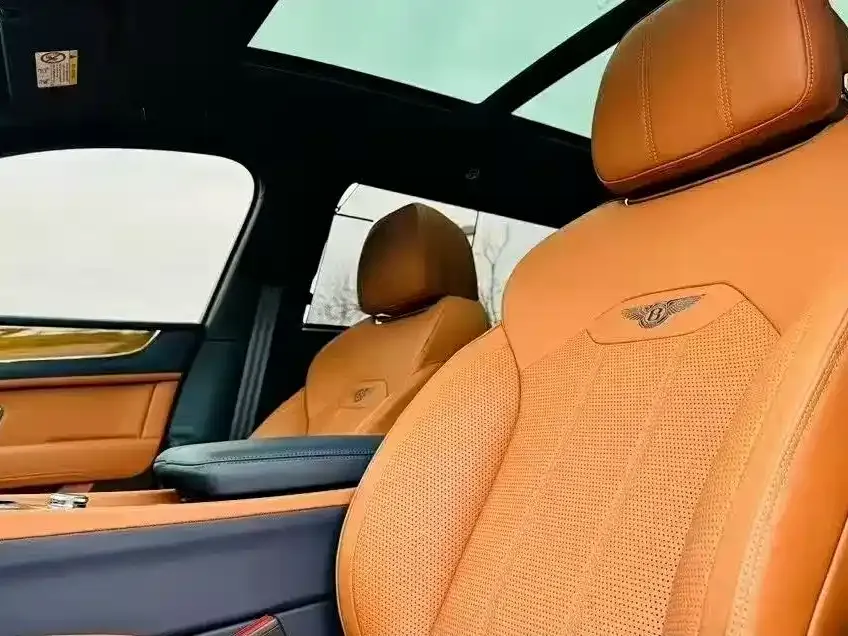 Bentley Bentayga 2023 из CN, фото 7
