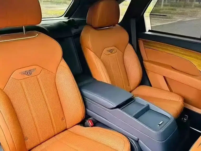 Bentley Bentayga 2023 из CN, фото 4