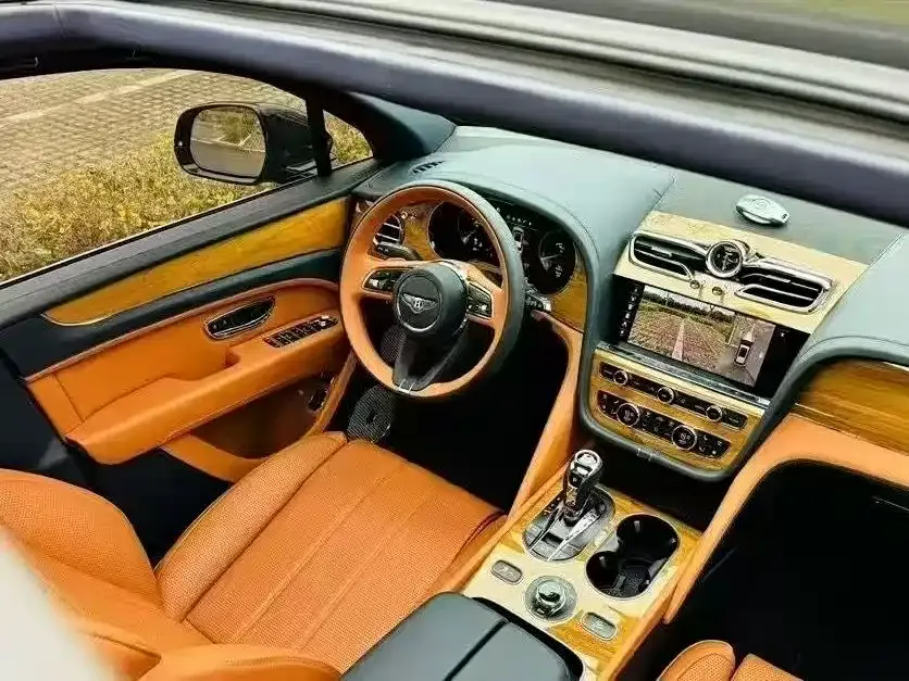 Bentley Bentayga 2023 из CN, фото 8