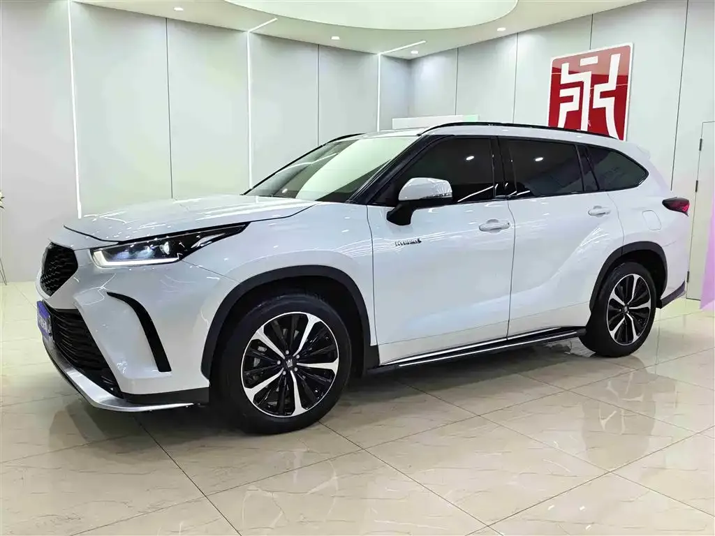 Toyota Crown Kluger 2024 из CN, фото 1