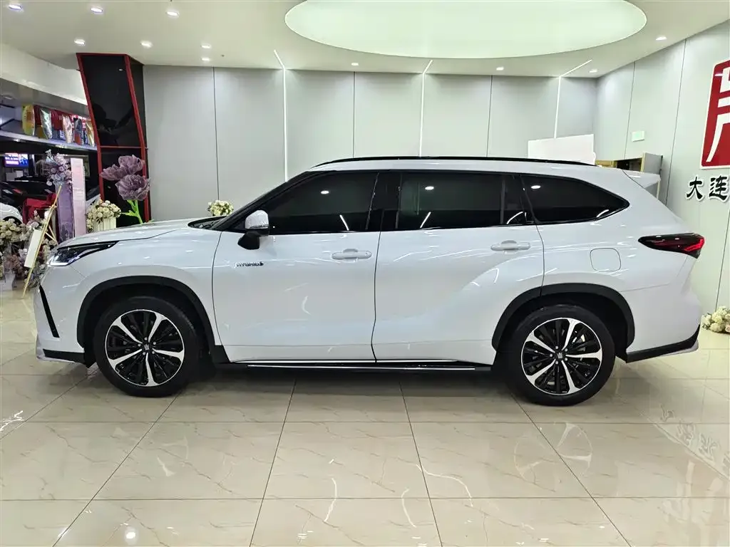 Toyota Crown Kluger 2024 из CN, фото 10