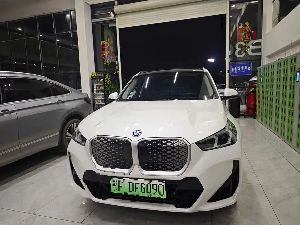 BMW iX1 2025 из CN, фото 8