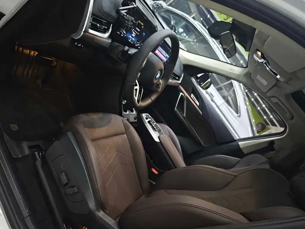 BMW iX1 2025 из CN, фото 2