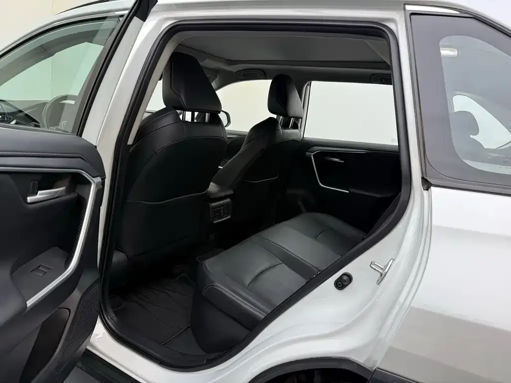 Toyota Wildlander 2023 из CN, фото 8