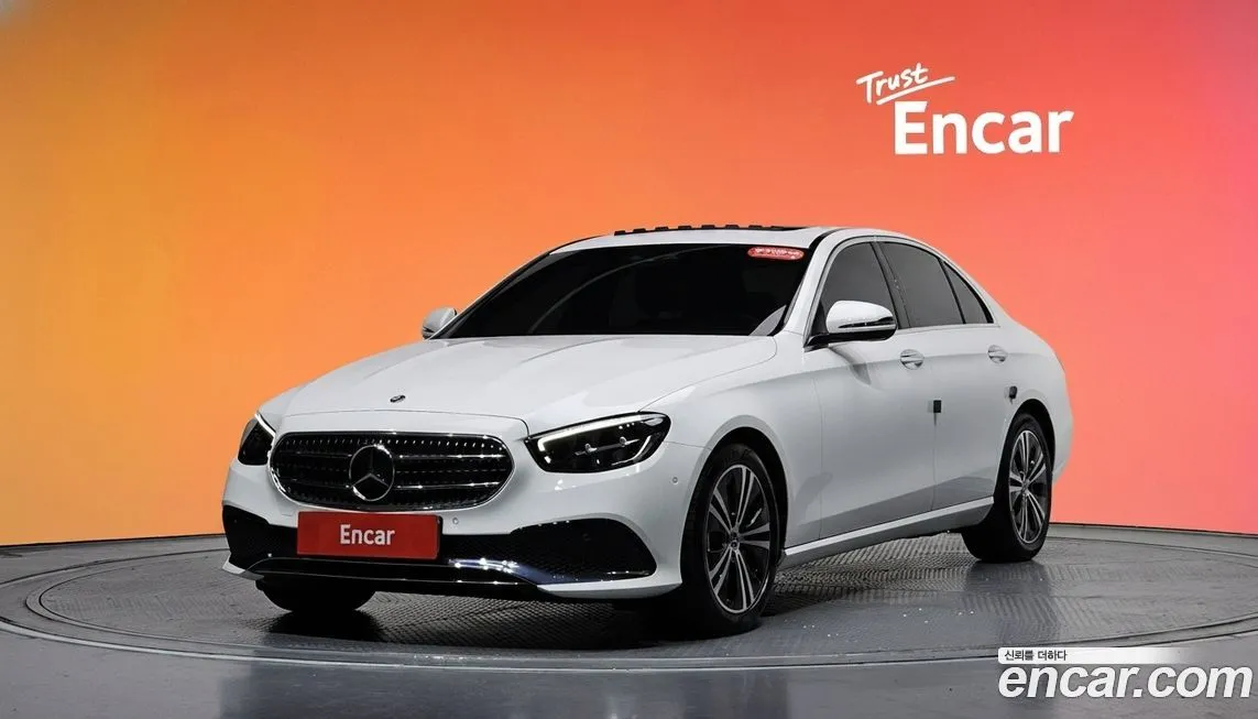 Mercedes-Benz E-Class — фото 1