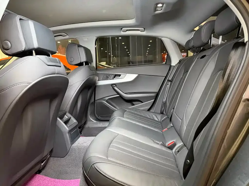 Audi A4L 2021 из CN, фото 10
