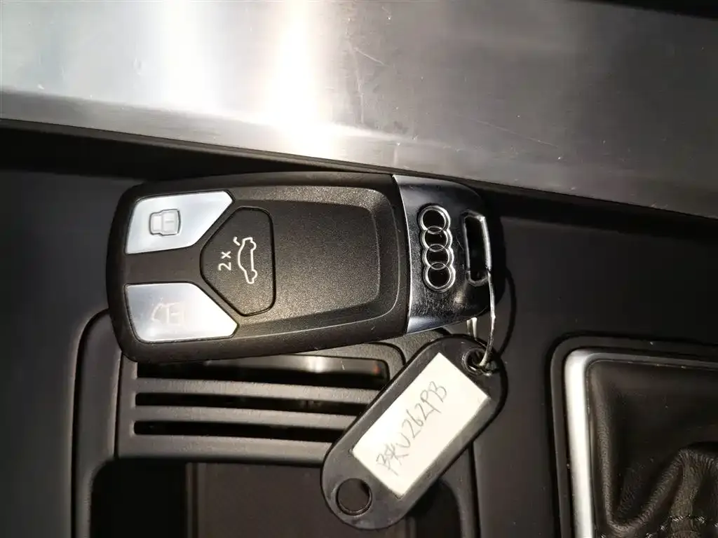 Audi A4L 2024 из CN, фото 2