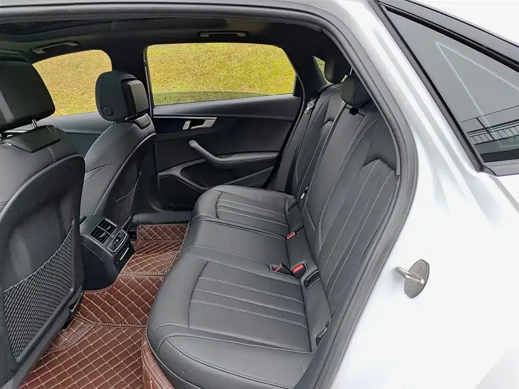 Audi A4L 2024 из CN, фото 2