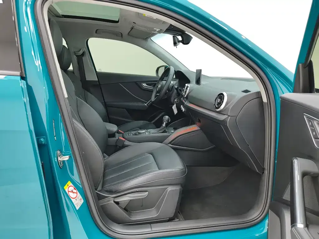 Audi Q2L 2023 из CN, фото 9
