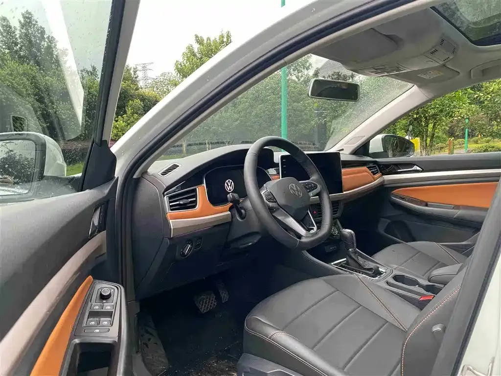 Volkswagen Bora 2024 из CN, фото 3
