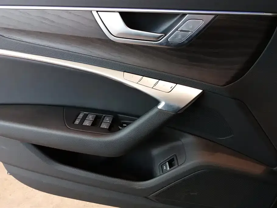 Audi A6L 2025 из CN, фото 4