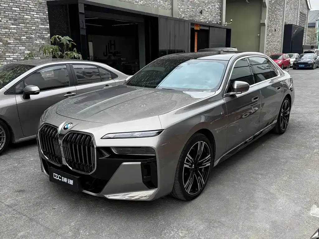 BMW 7 Series 2023 из CN, фото 1