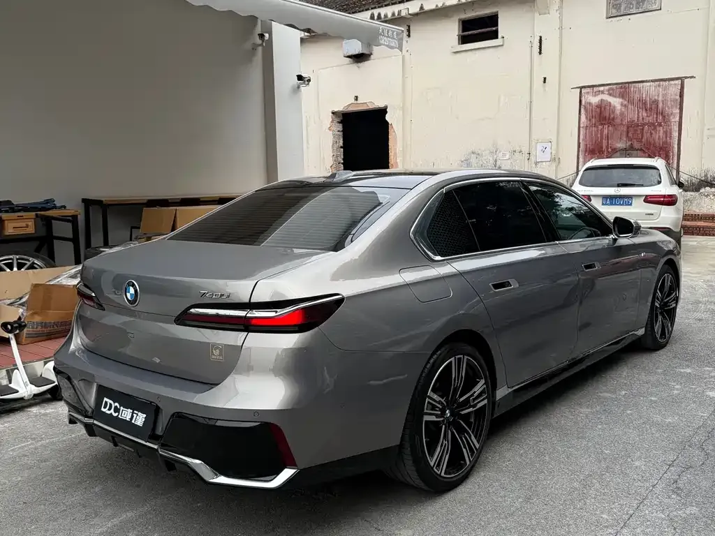 BMW 7 Series 2023 из CN, фото 4
