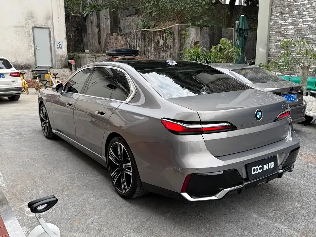 BMW 7 Series 2023 из CN, фото 3