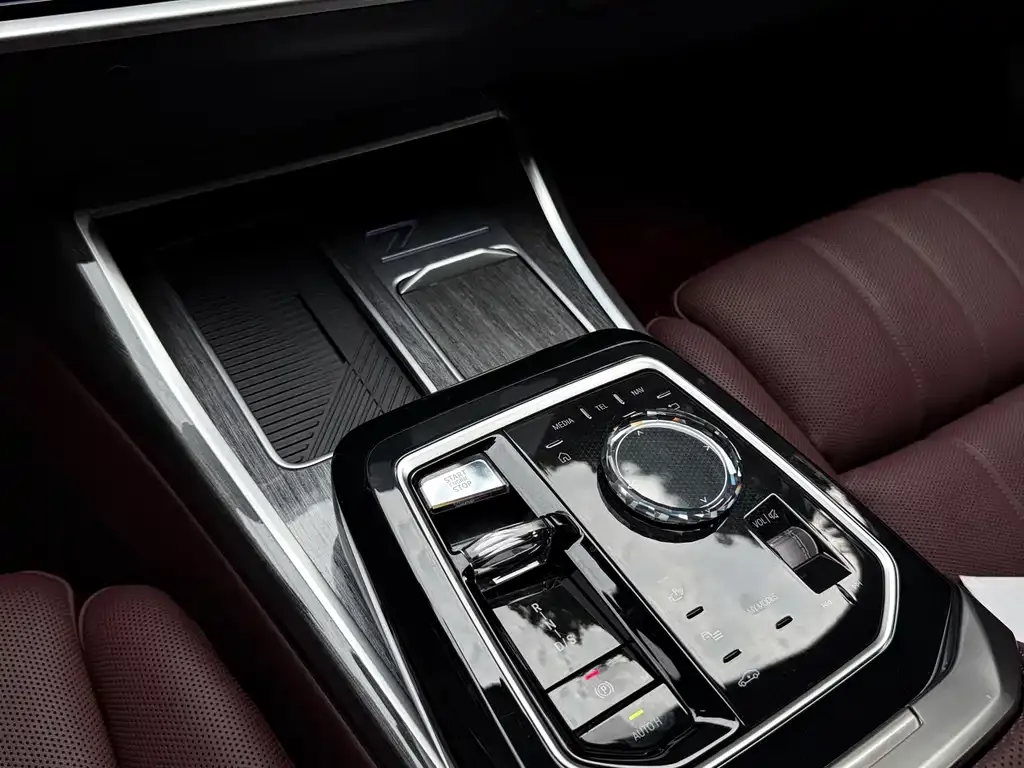 BMW 7 Series 2023 из CN, фото 9