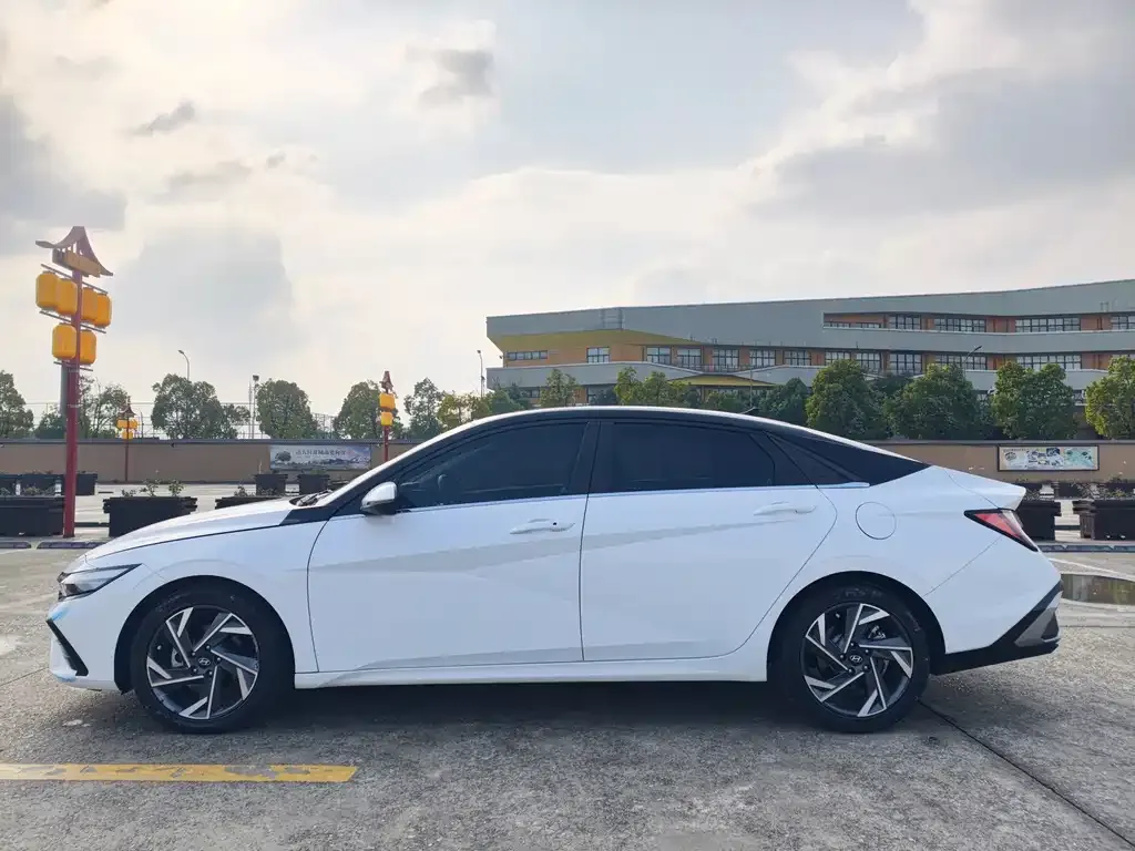 Hyundai Elantra 2024 из CN, фото 4