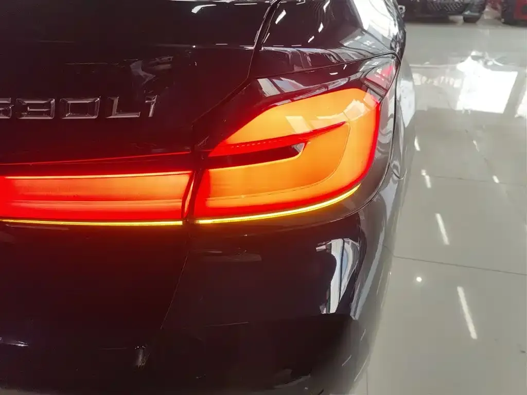 BMW 5 Series 2023 из CN, фото 3