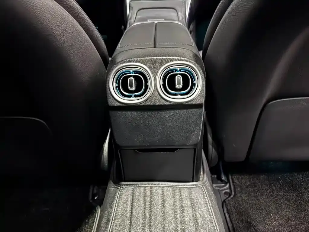 Mercedes-Benz C-Class 2025 из CN, фото 10