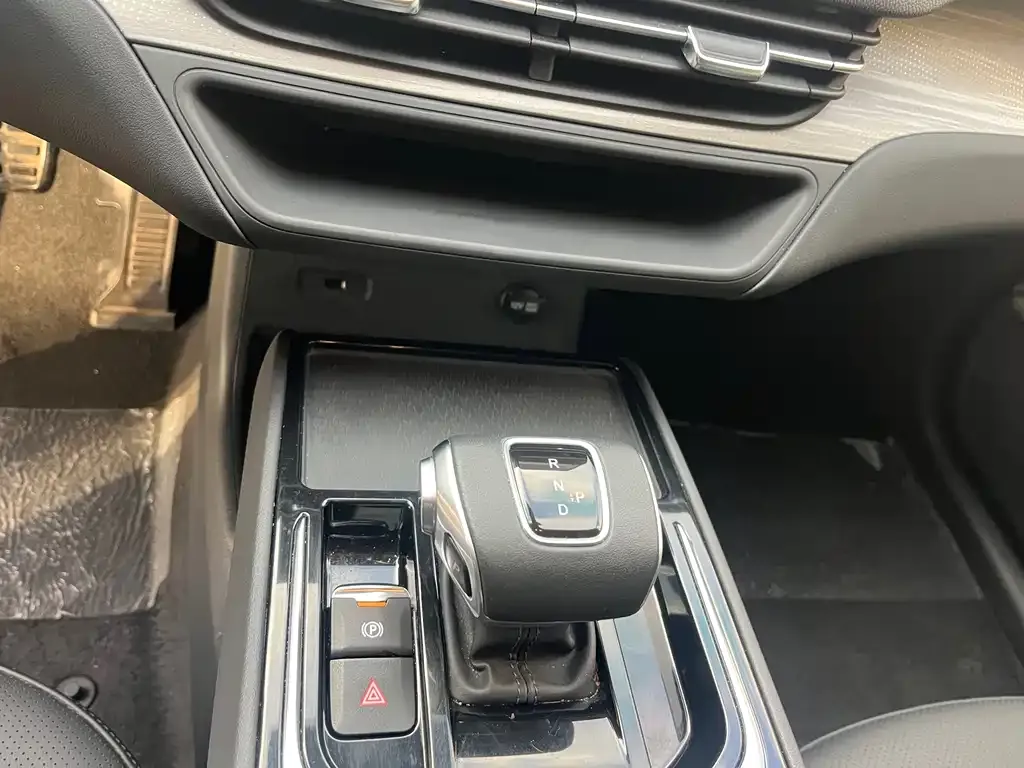 Hongqi E-QM5 2024 из CN, фото 7
