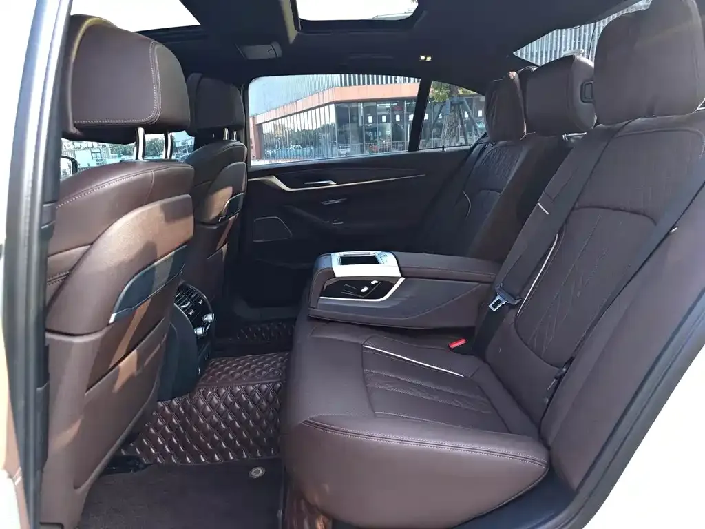 BMW 5 Series 2022 из CN, фото 8
