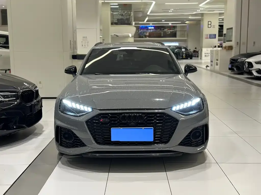 Audi RS 4 2022 из CN, фото 8