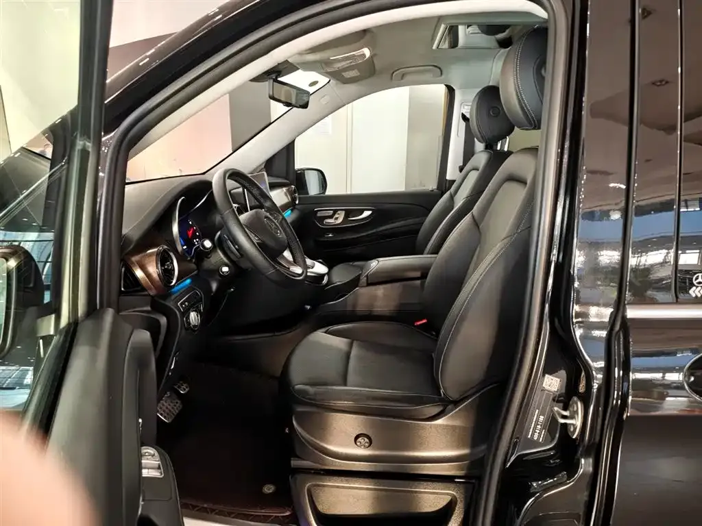 Mercedes-Benz V-Class 2023 из CN, фото 5