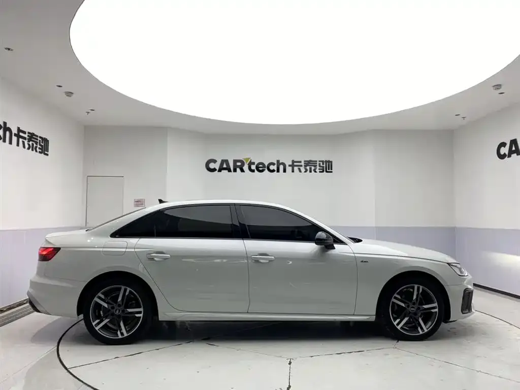 Audi A4L 2022 из CN, фото 10
