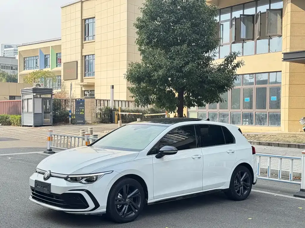Volkswagen Golf 2023 из CN, фото 1