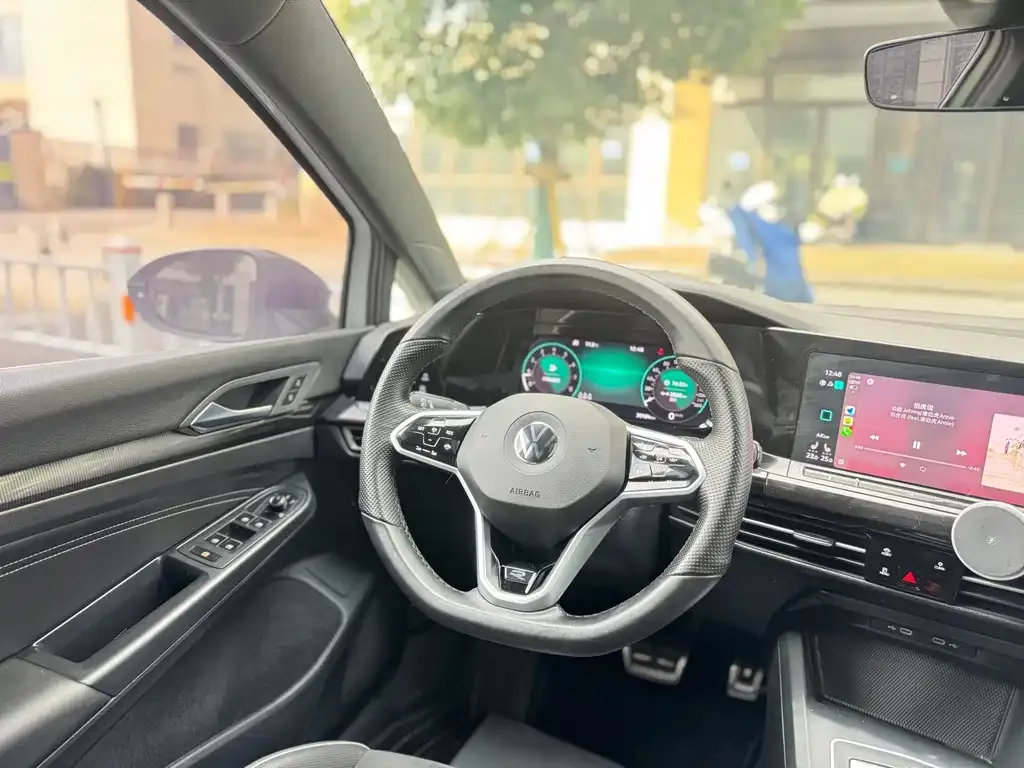 Volkswagen Golf 2023 из CN, фото 3