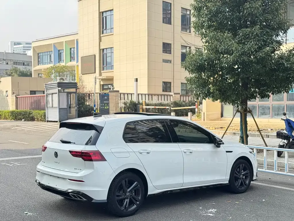 Volkswagen Golf 2023 из CN, фото 9
