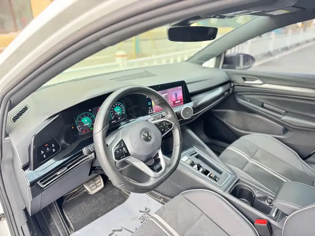 Volkswagen Golf 2023 из CN, фото 8