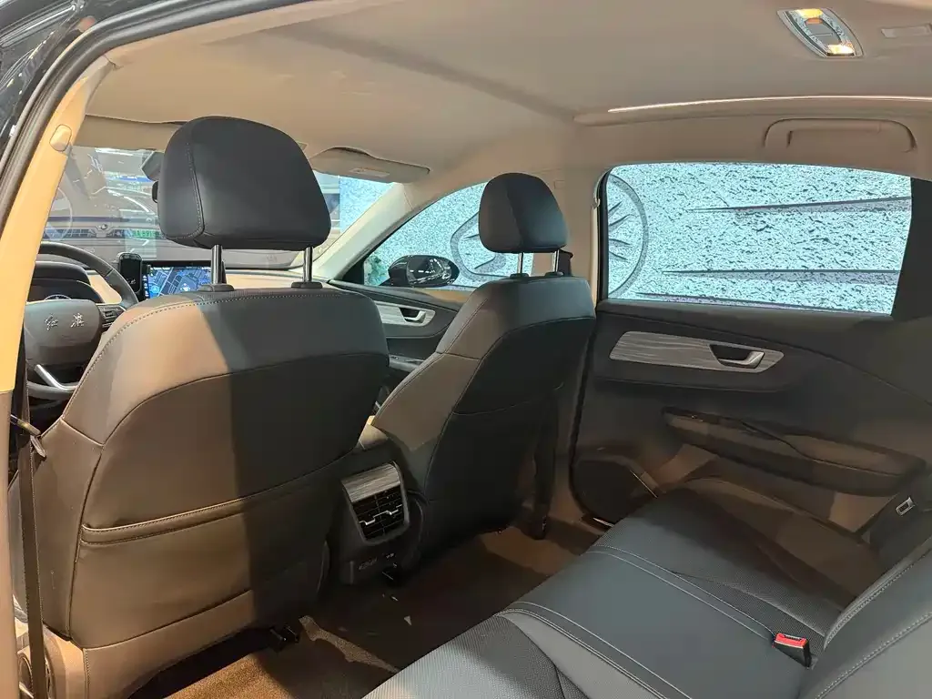 Hongqi E-QM5 2024 из CN, фото 6