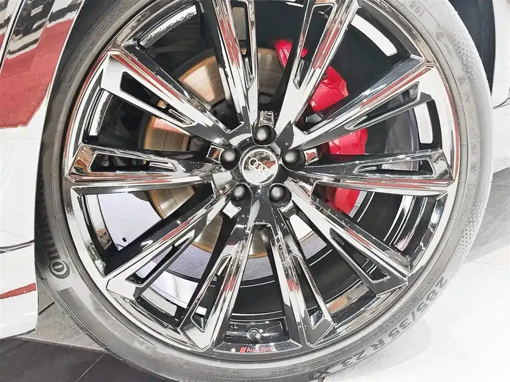Audi Q8 2023 из CN, фото 9
