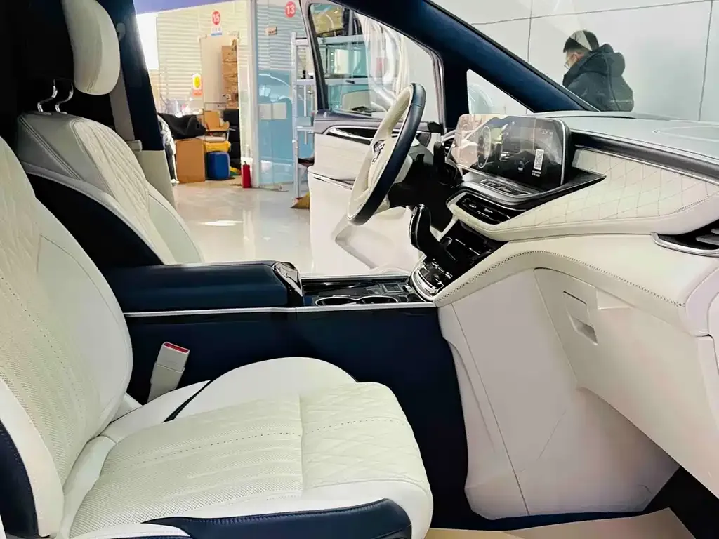 Buick GL8 2021 из CN, фото 8