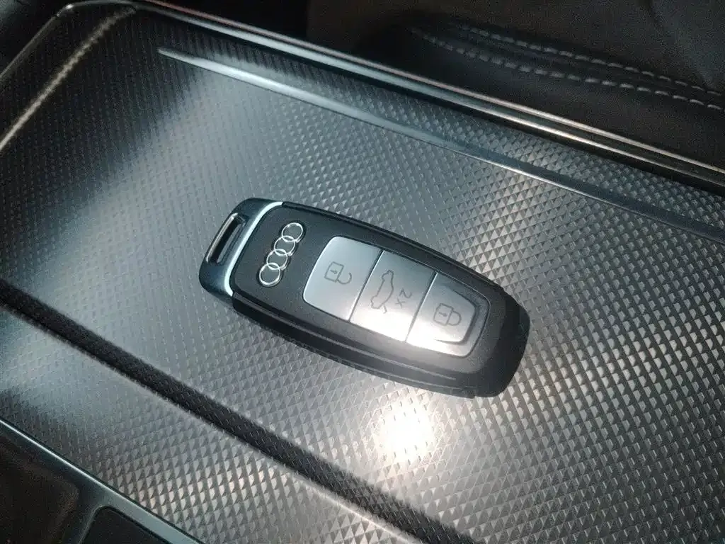Audi A6L 2023 из CN, фото 10