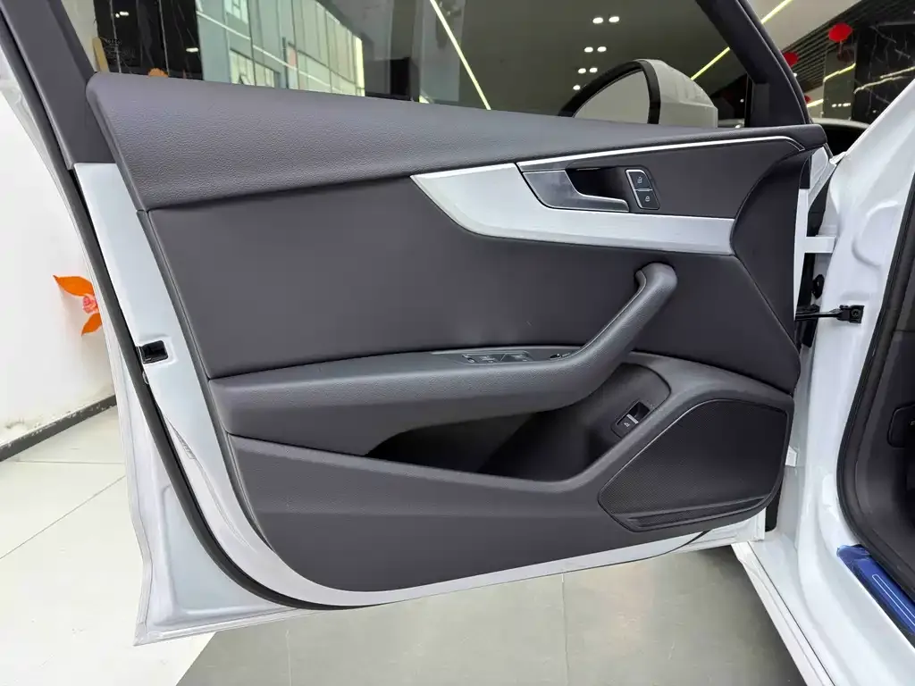 Audi A4L 2024 из CN, фото 5