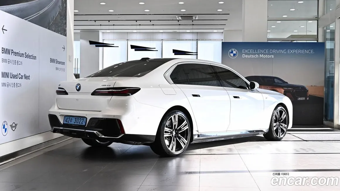 BMW i7 — фото 6
