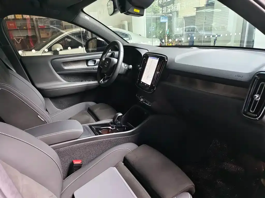 Volvo C40 2023 из CN, фото 3